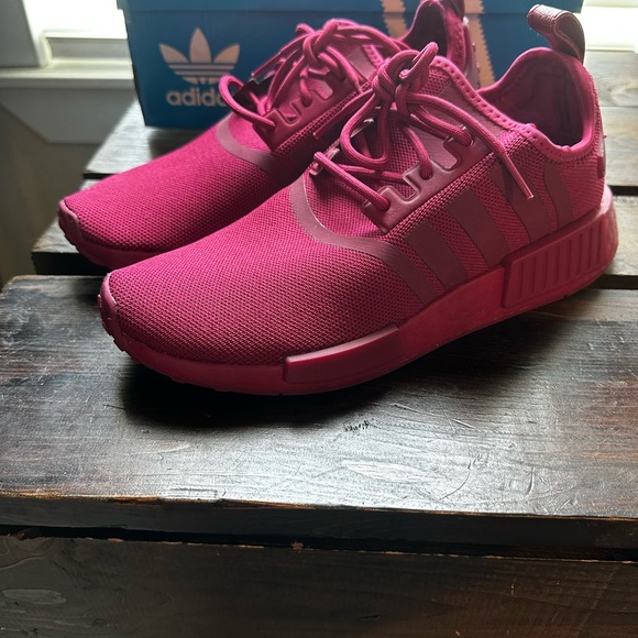 Adidas’s size 7 ½ burgundy - Picture 2 of 4